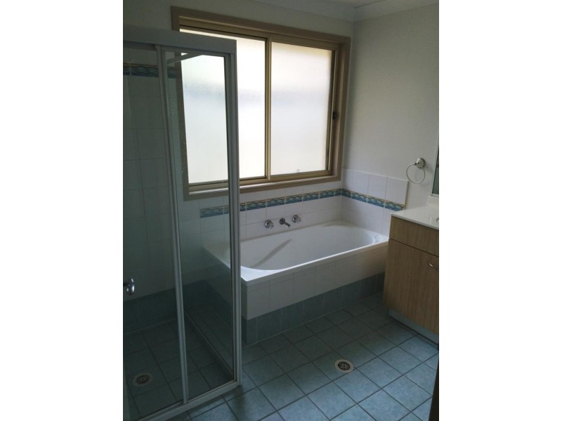 9 Glider Rd, Wadalba NSW 2259