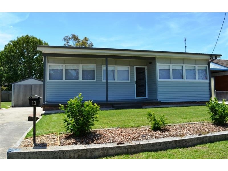 13 Sylvia Ave, Gorokan NSW 2263