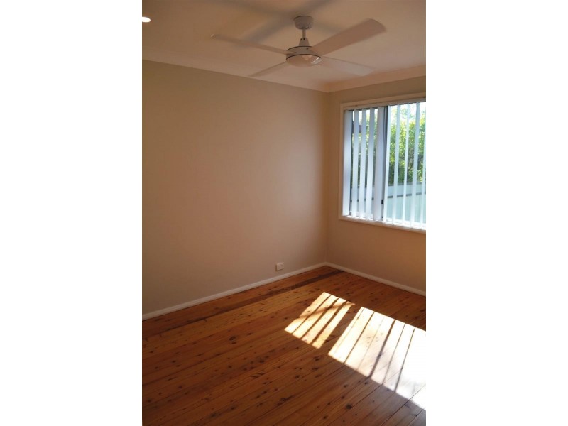 4 Kalani St, Budgewoi NSW 2262