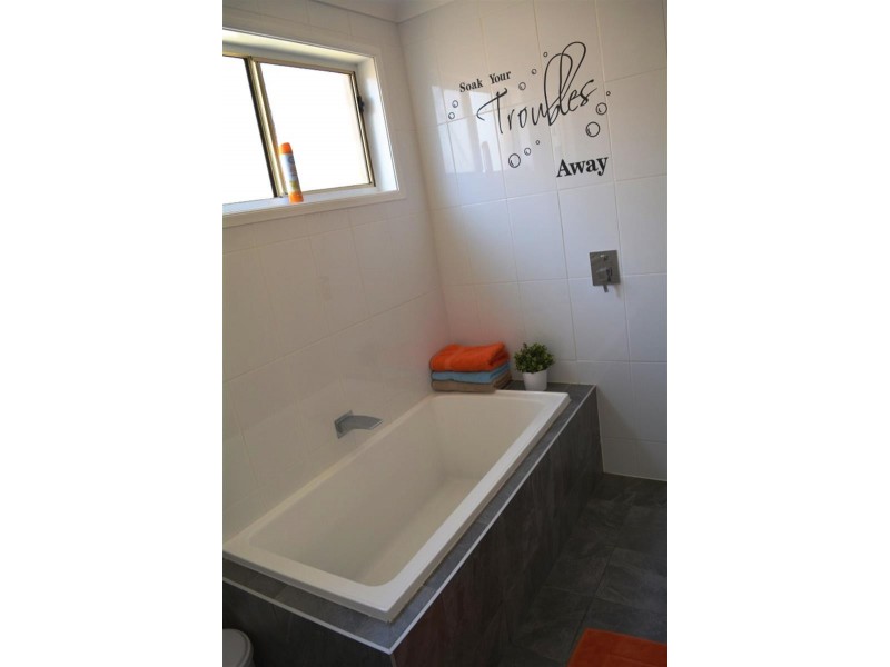 16 Nelmes Rd, Blue Haven NSW 2262