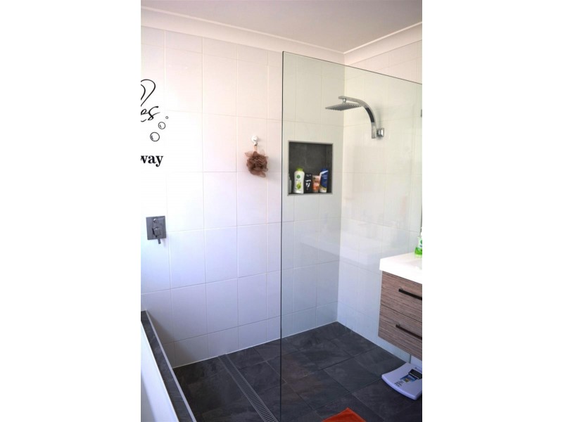 16 Nelmes Rd, Blue Haven NSW 2262