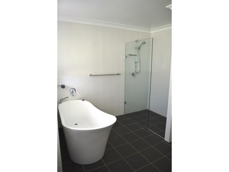 30 Moss Ave, Toukley NSW 2263