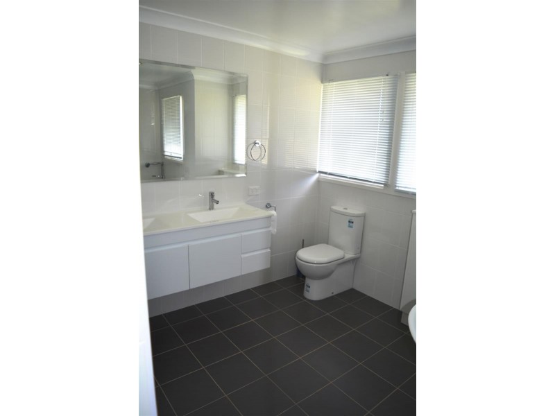 30 Moss Ave, Toukley NSW 2263