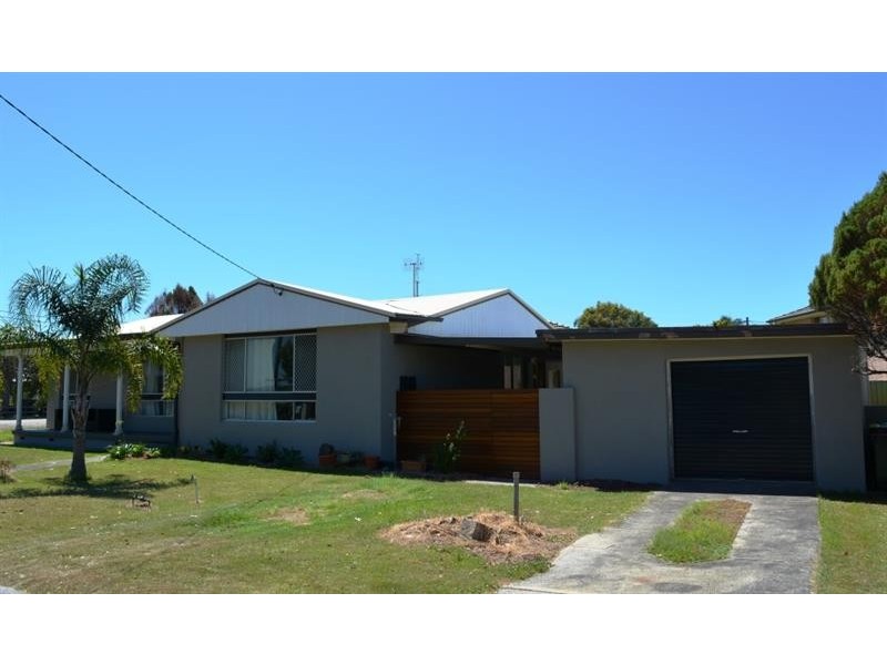 2 Moss Ave, Toukley NSW 2263
