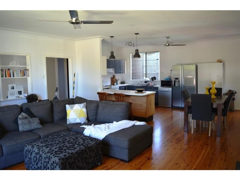 2 Moss Ave, Toukley NSW 2263