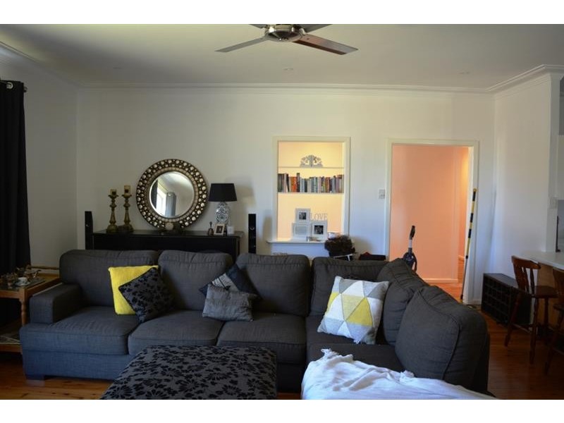 2 Moss Ave, Toukley NSW 2263
