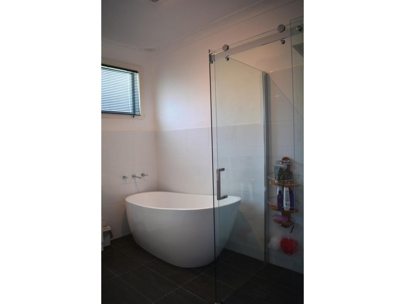 2 Moss Ave, Toukley NSW 2263