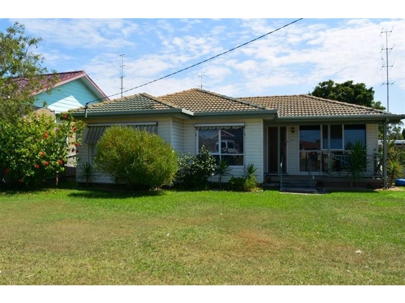 16 Hay Street, Gorokan NSW 2263