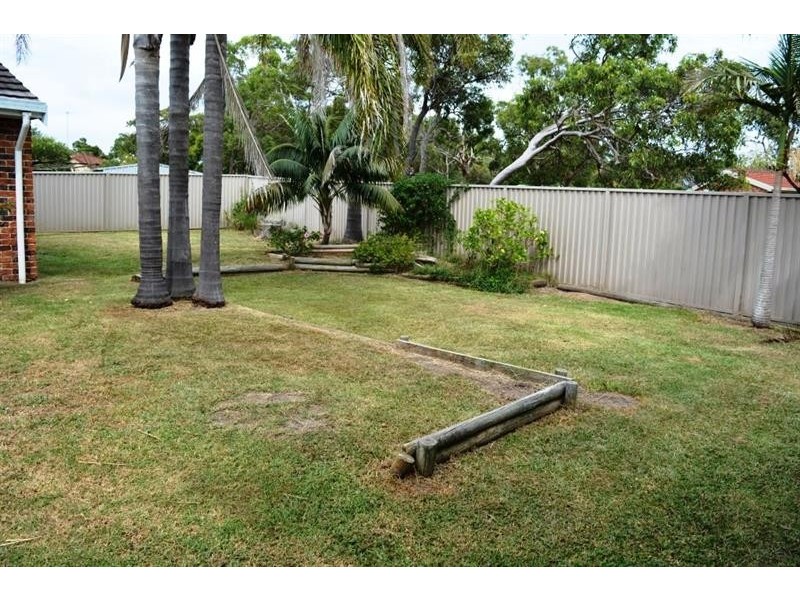 7 Telopea Cl, Lake Haven NSW 2263