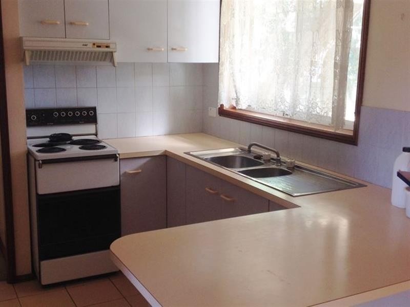 10 Kareelah Ave, Berkeley Vale NSW 2261