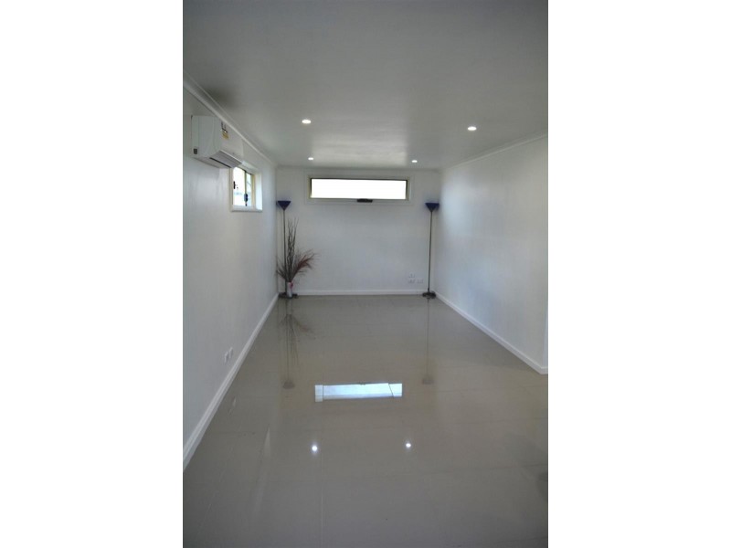 2a Yeramba Rd, Summerland Point NSW 2259