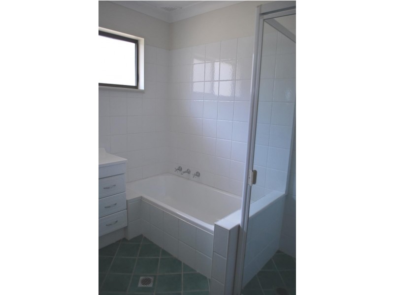 48 Spring Valley Ave, Gorokan NSW 2263