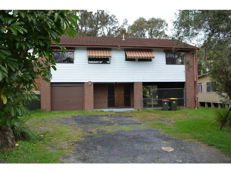 400 Tuggerawong Rd, Wyongah NSW 2259