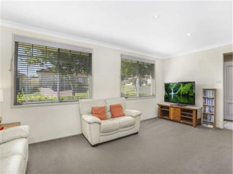1 Bancroft Cl, Blue Haven NSW 2262