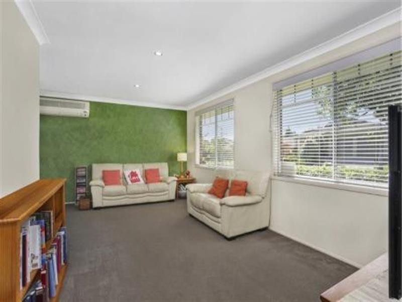 1 Bancroft Cl, Blue Haven NSW 2262