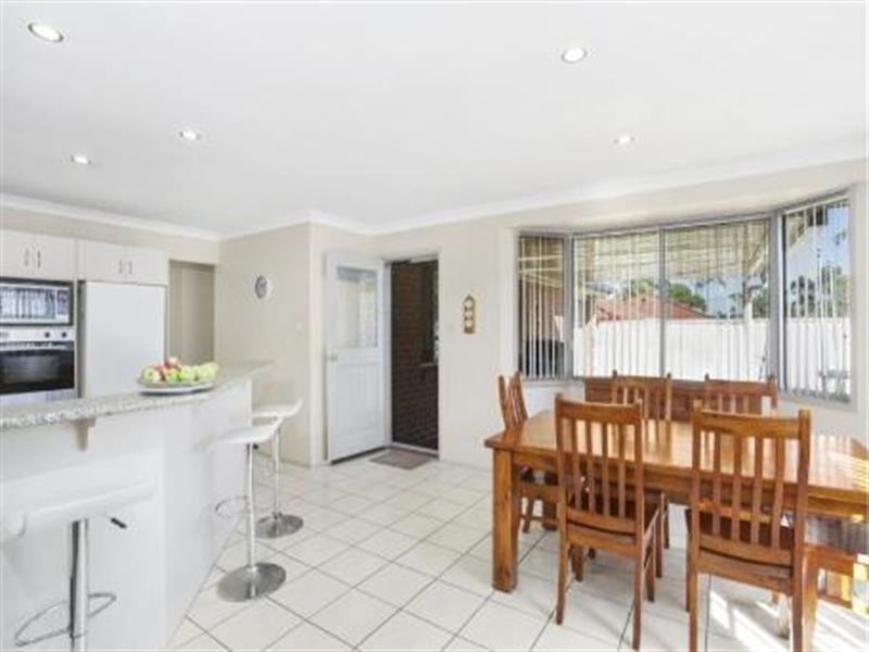 1 Bancroft Cl, Blue Haven NSW 2262
