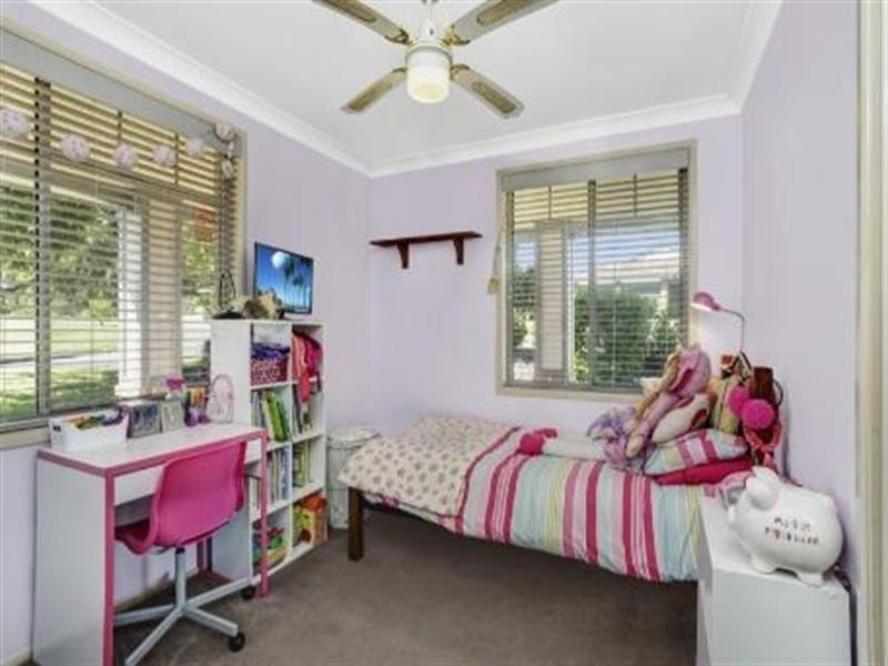 1 Bancroft Cl, Blue Haven NSW 2262