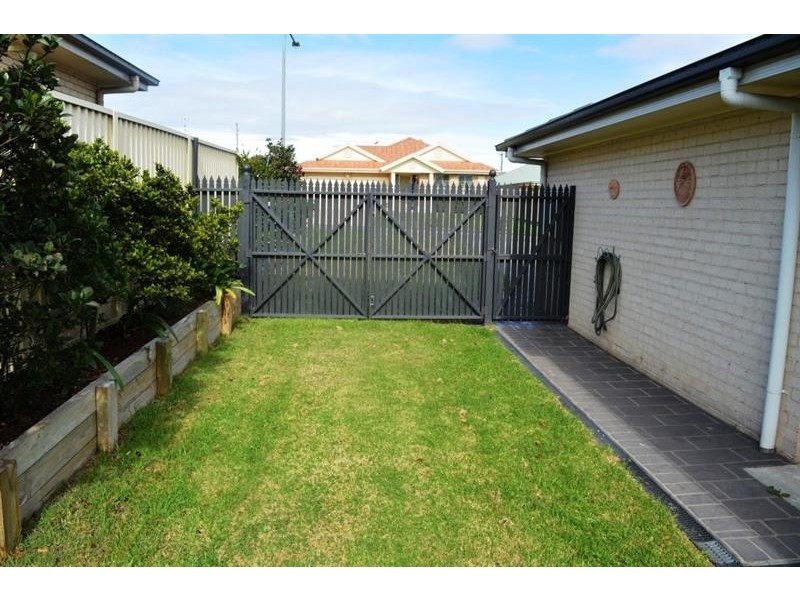 154 Blueridge Dr, Blue Haven NSW 2262