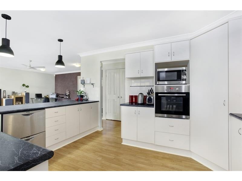 2 Glider Rd, Wadalba NSW 2259