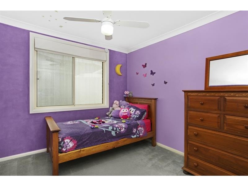2 Glider Rd, Wadalba NSW 2259