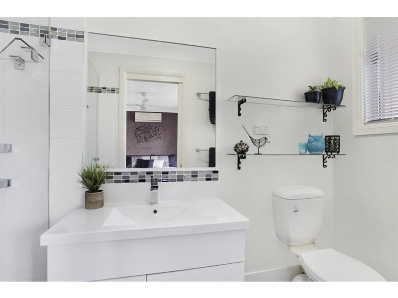 2 Glider Rd, Wadalba NSW 2259