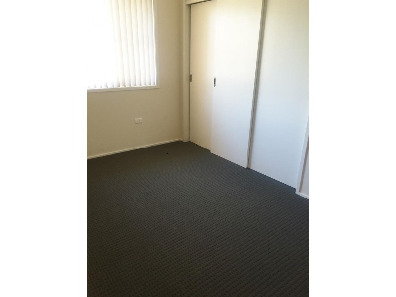 8 Wyong  Rd, Berkeley Vale NSW 2261