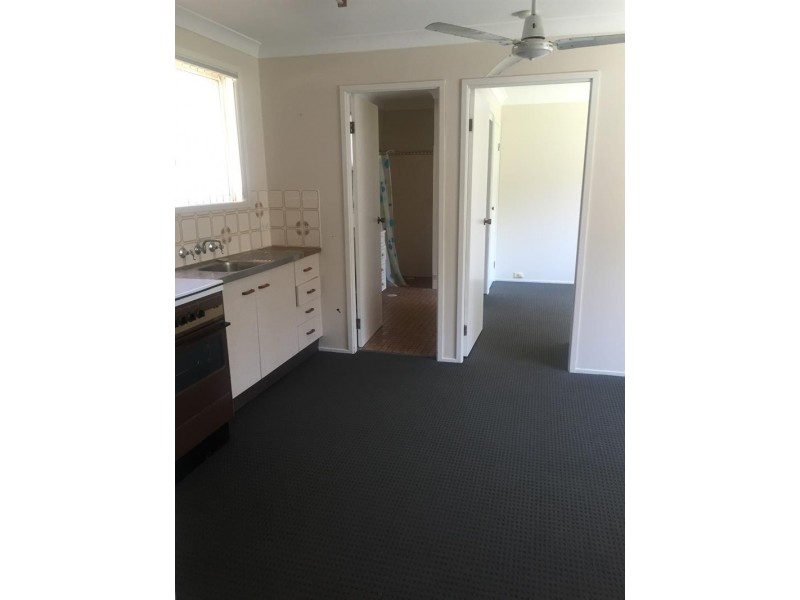 8 Wyong  Rd, Berkeley Vale NSW 2261