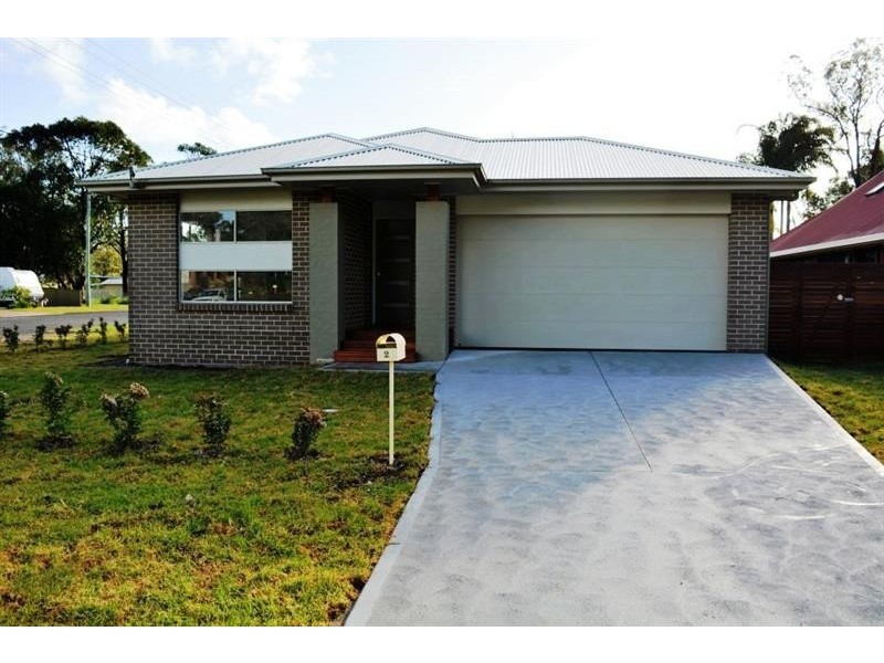 2 Malvina Ave, Gorokan NSW 2263