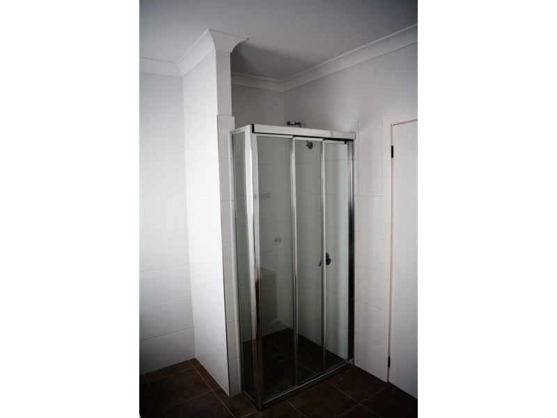 2 Malvina Ave, Gorokan NSW 2263