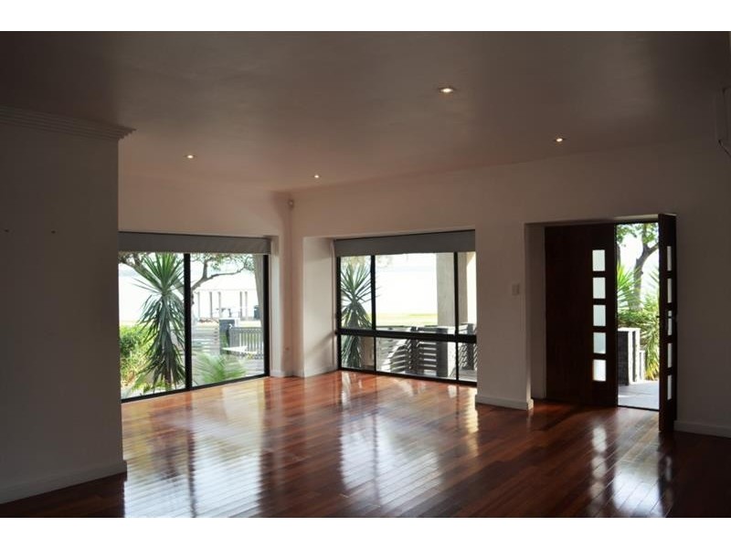 11 Beach Parade, Canton Beach NSW 2263