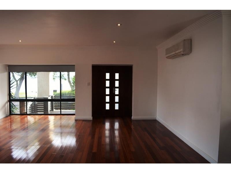 11 Beach Parade, Canton Beach NSW 2263