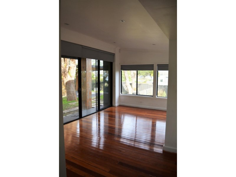 11 Beach Parade, Canton Beach NSW 2263