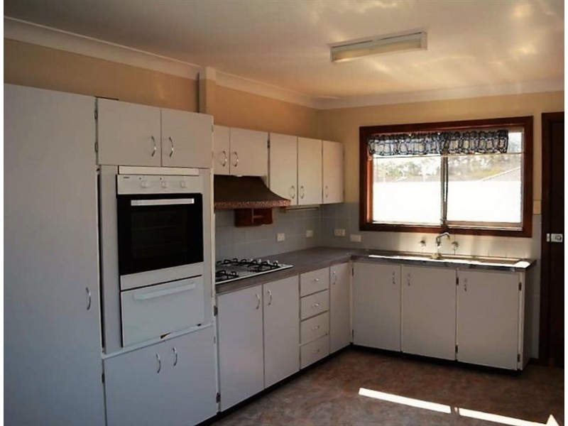 7 Merrendale Ave, Gorokan NSW 2263