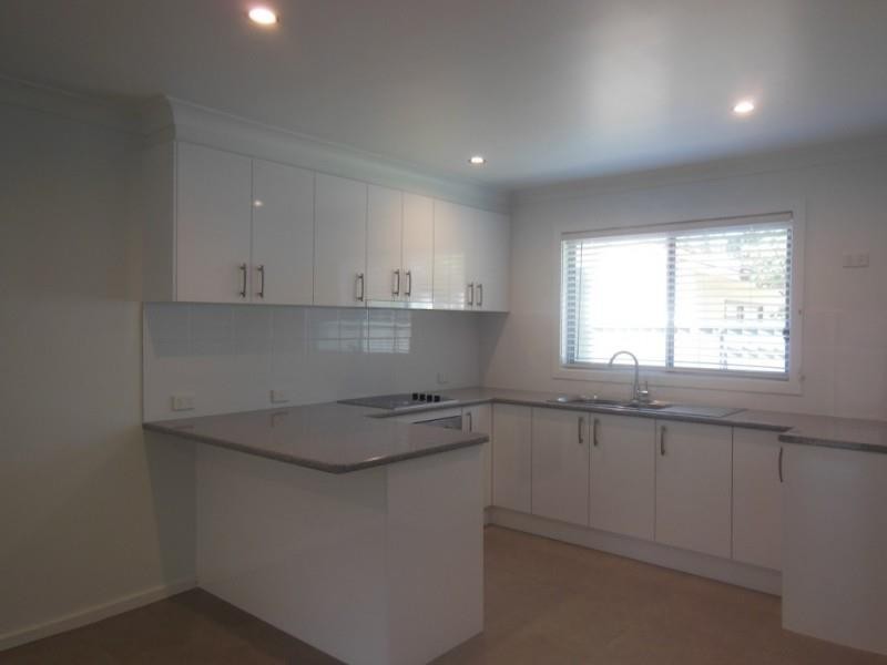 92A Kerry Cres, Berkeley Vale NSW 2261