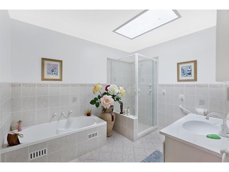 263 Lakedge  Ave, Berkeley Vale NSW 2261