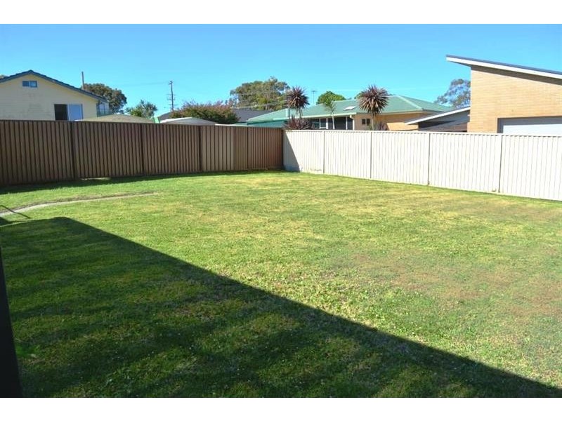 37 Balmoral Dr, Gorokan NSW 2263