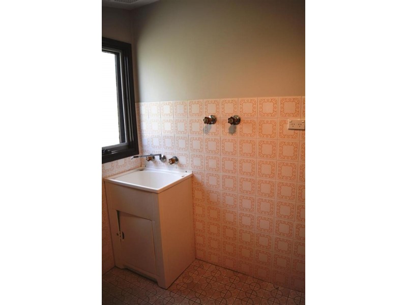 1 Macleay  Dr, Halekulani NSW 2262