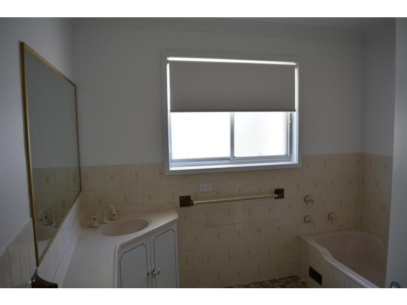 82 Leonard Ave, Toukley NSW 2263