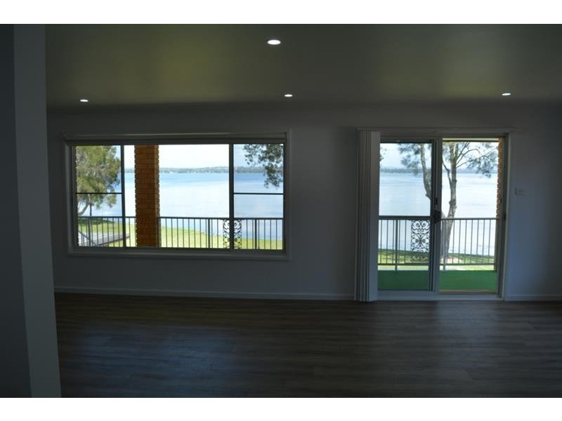 82 Leonard Ave, Toukley NSW 2263