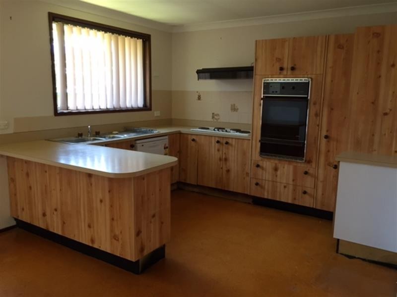 34 Clare Cres, Berkeley Vale NSW 2261