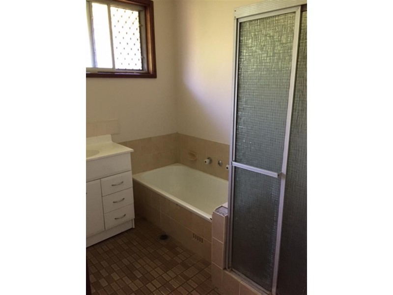 34 Clare Cres, Berkeley Vale NSW 2261
