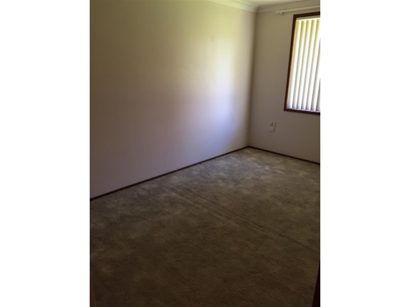 34 Clare Cres, Berkeley Vale NSW 2261