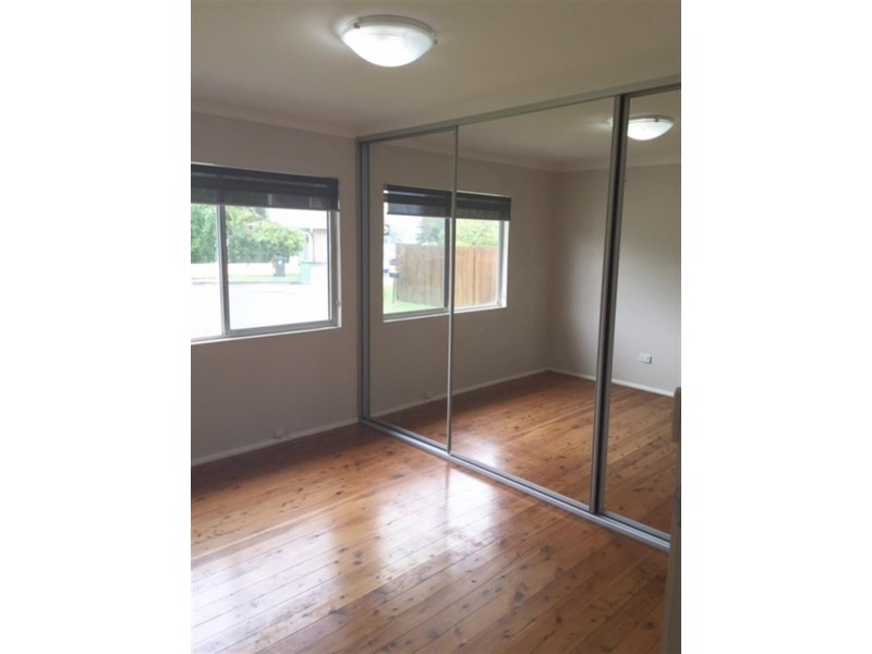 302 Lakedge Ave, Berkeley Vale NSW 2261