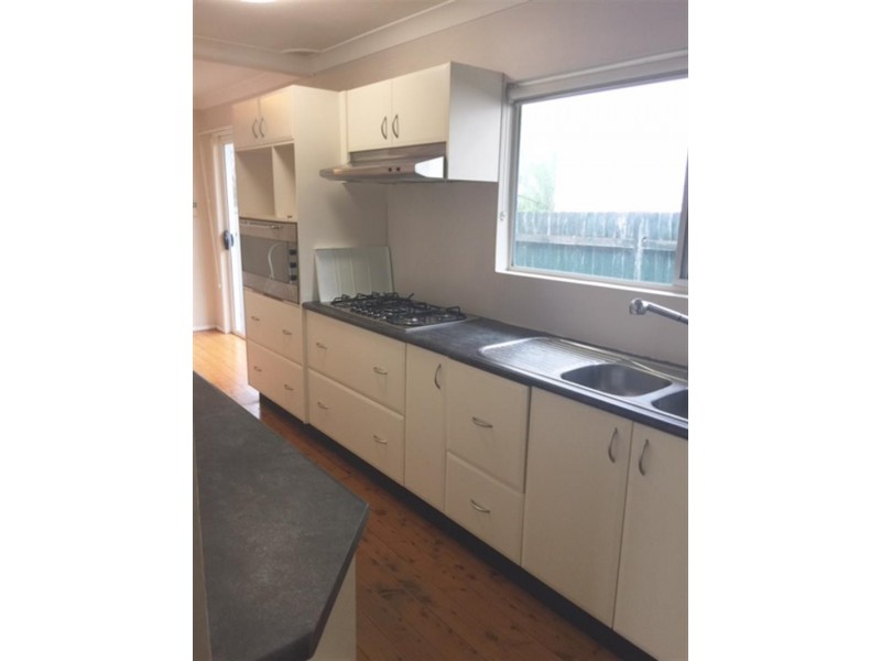 302 Lakedge Ave, Berkeley Vale NSW 2261