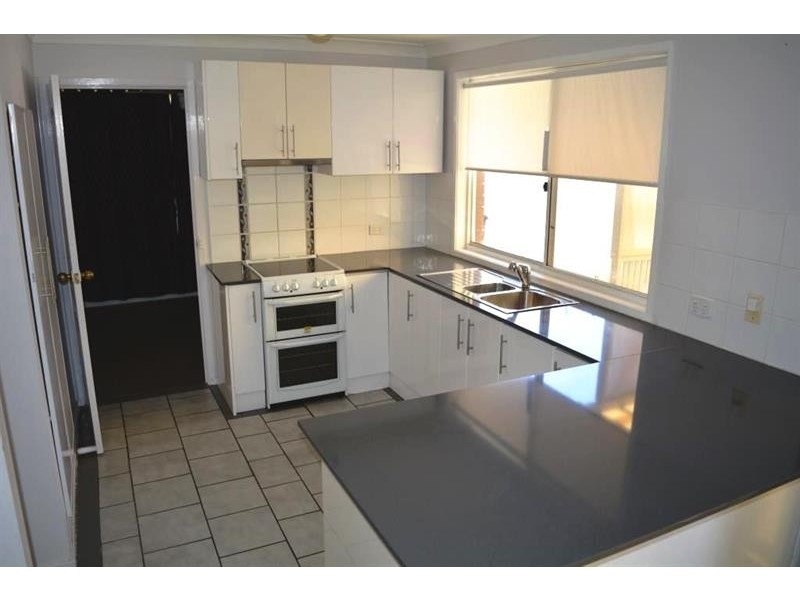 2 Gorokan  Dr, Lake Haven NSW 2263