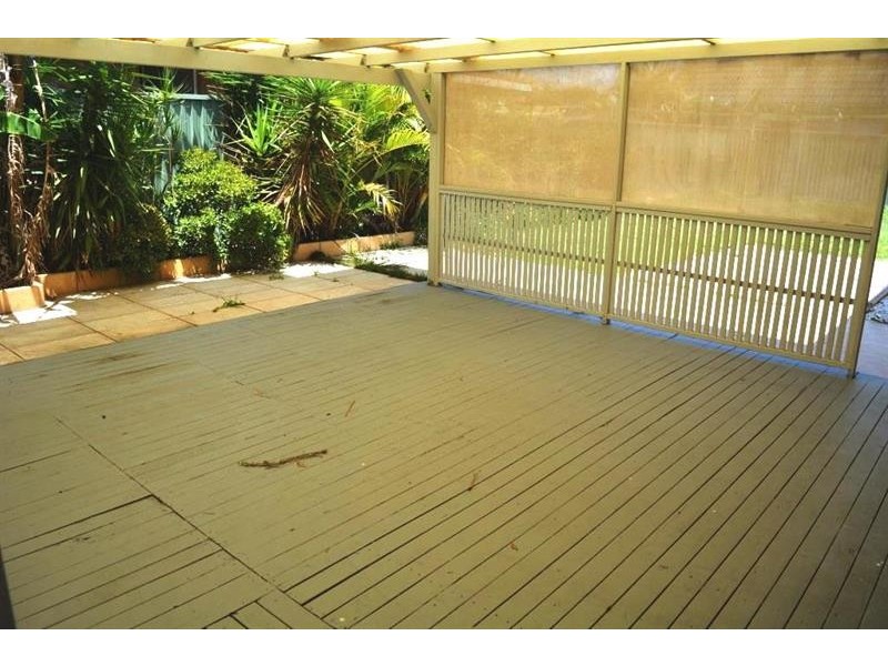 2 Gorokan  Dr, Lake Haven NSW 2263