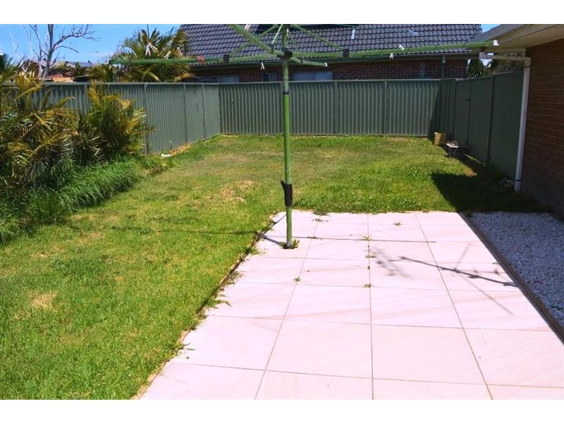 2 Gorokan  Dr, Lake Haven NSW 2263