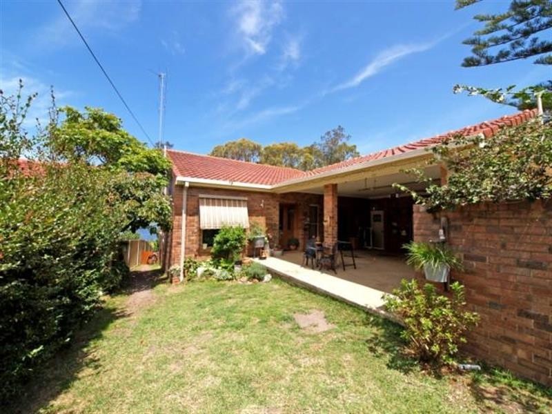 73 Sunrise Ave, Budgewoi NSW 2262