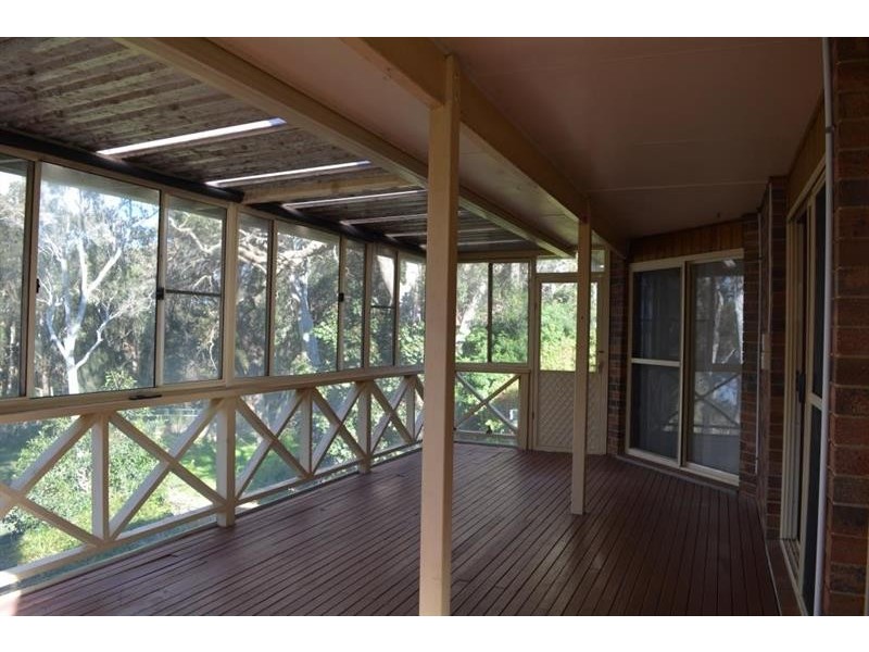 73 Sunrise Ave, Budgewoi NSW 2262