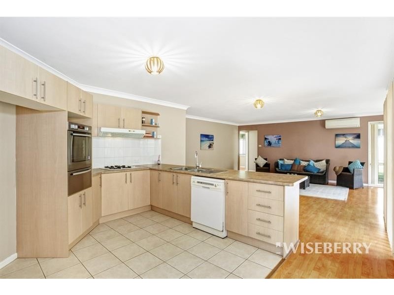 3a Piper Dr, Hamlyn Terrace NSW 2259